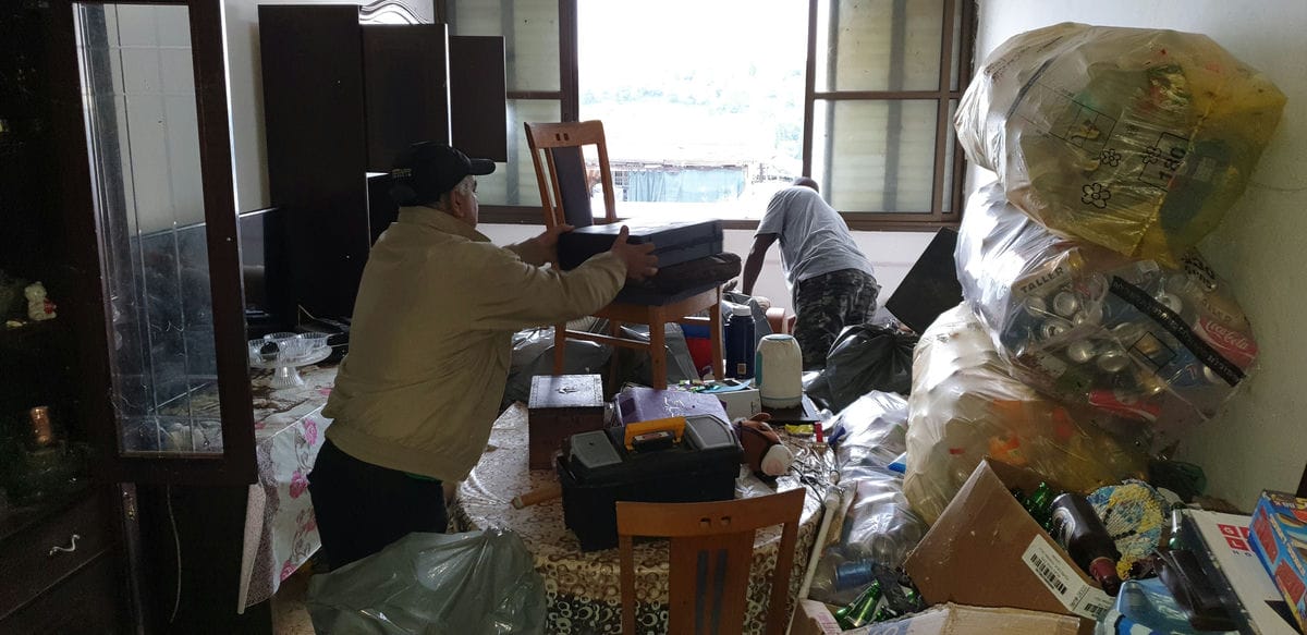 איך לפנות אגרנות כפייתית קיצונית בבטחה - עשה זאת בעצמך